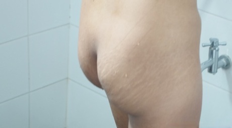 mamá en la ducha tetas desnudo libre imagen